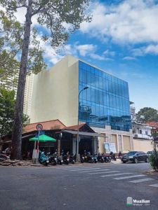 Building văn phòng mới 7 tầng gần Hùng Vương Plaza Quận 5