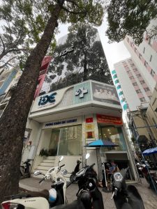 Cho thuê nhà góc 2 mặt tiền 61-63 Ba Tháng Hai, P.11, Quận 10