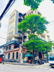 BÁN TÒA NHÀ GÓC 2 MẶT TIỀN – HẦM + 8 TẦNG – QUẬN 7
